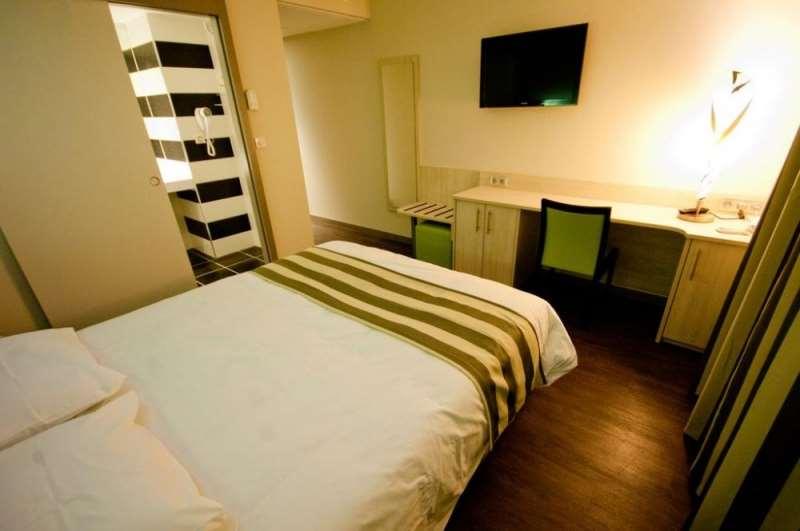 Brit Hotel Confort Saint-Dizier Room photo